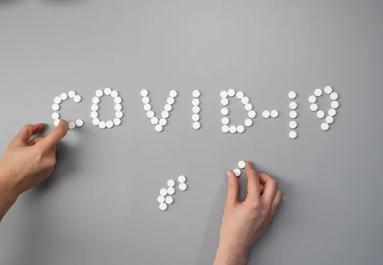 BioSample COVID écrit en perles blanches