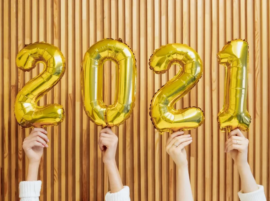 BioSample 2021 en écris avec des ballons sur fond de bois