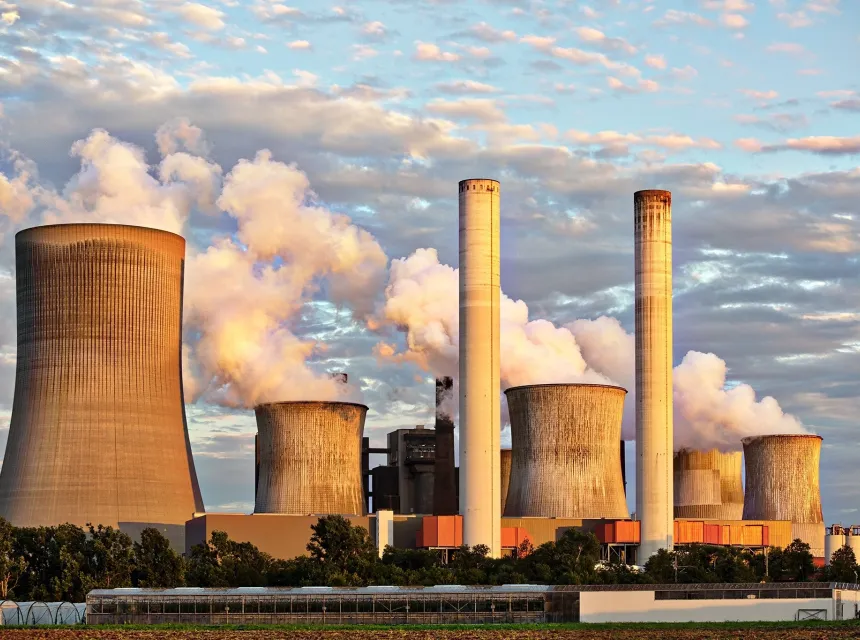 BioSample ensemble d'usines et de cheminées montrant la pollution